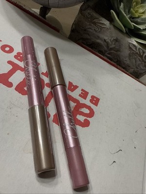 NEW 2 CHELLA LIGHT SHIMMER HIGHLIGHTER PENCIL .045 OZ LIGHT SHIMMER VEGAN R1