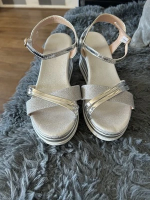 Silver Wedge Sandals Lightweight Size 6 - Image 1 of 4