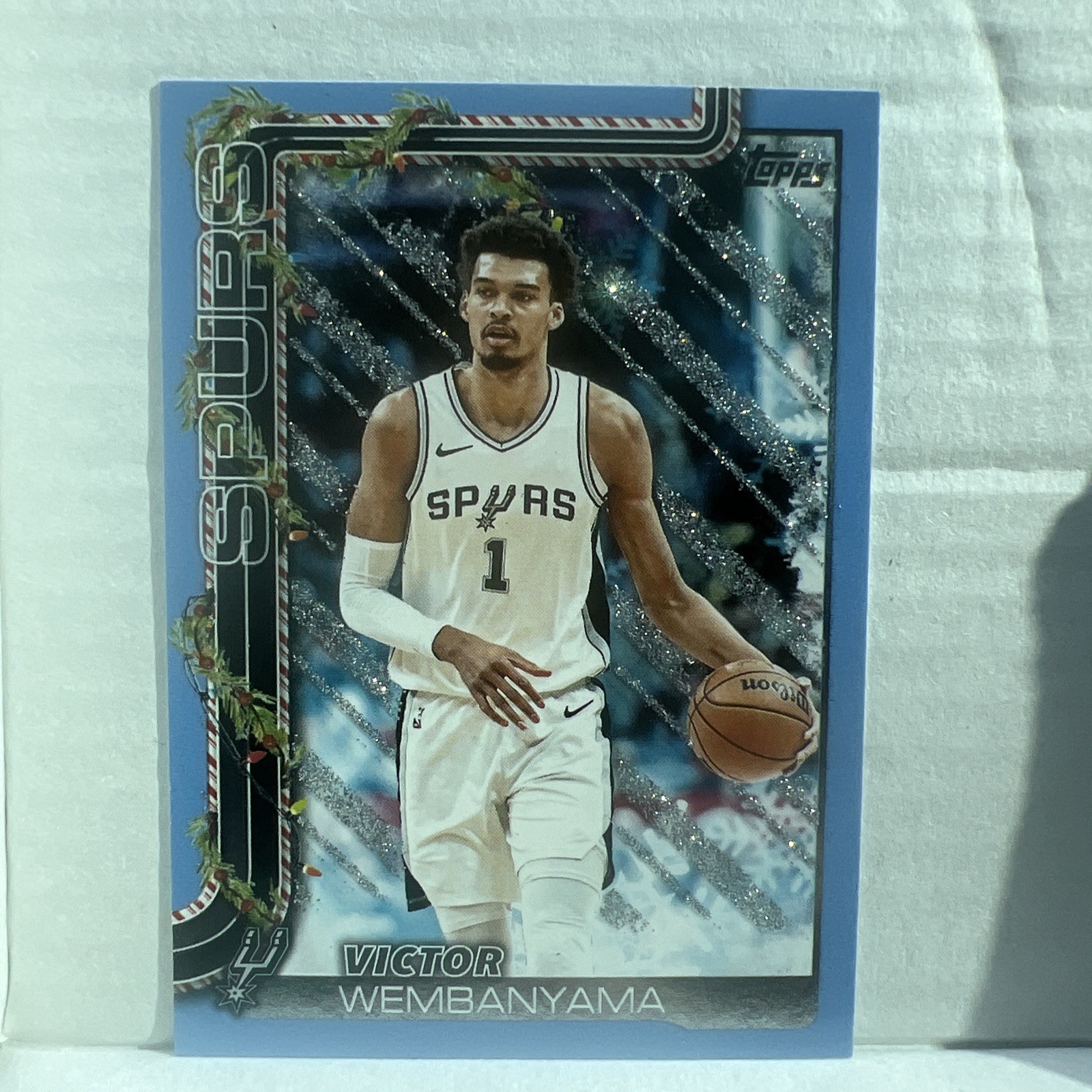 2025-26 TOPPS HOLIDAY  VICTOR WEMBANYAMA - LIGHT BLUE & WHITE GLITTER #H156
