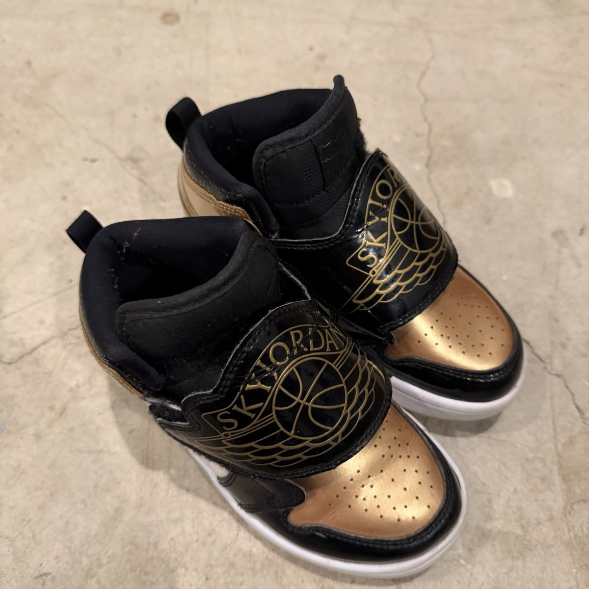 Nike Air Jordan Sky Jordan 1 SE PS Gold Toe Retro Sneakers DV6069