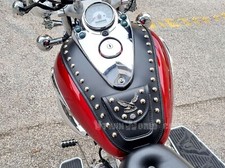 S) SUZUKI INTRUDER VL125 LC / VL 250 SERBATOIO PELLE Pannello Copertura Reggiseno Pad Chap Bib