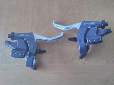 Shimano Deore XT M739 3 x 8 fach Schalthebel