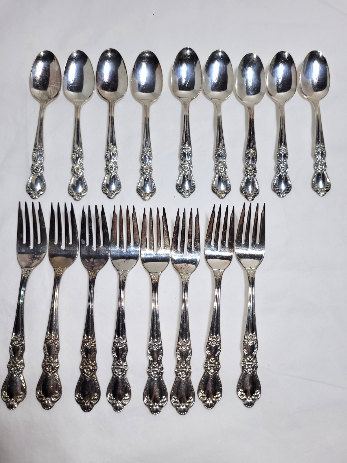 And 9 Teaspoons 1847 Rogers Bros Heritage 17 Total