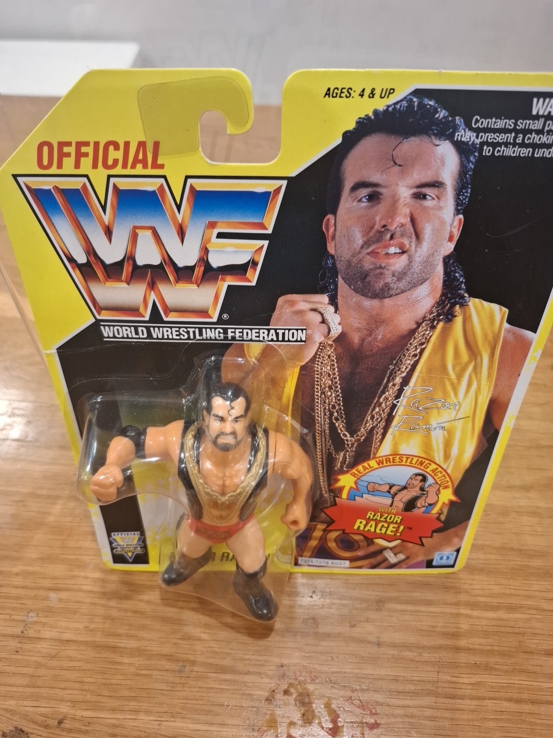 WWF Hasbro Razor Ramon Series 7 – on Card + Acrylic display case