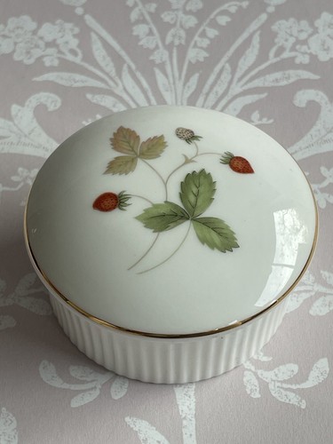 wedgwood wild strawberry trinket box. Perfect Condition