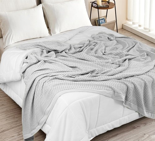 100% Cotton Queen Size Waffle Weave Blanket - Lightweight, Breathable, Soft, ... - Picture 3 of 6
