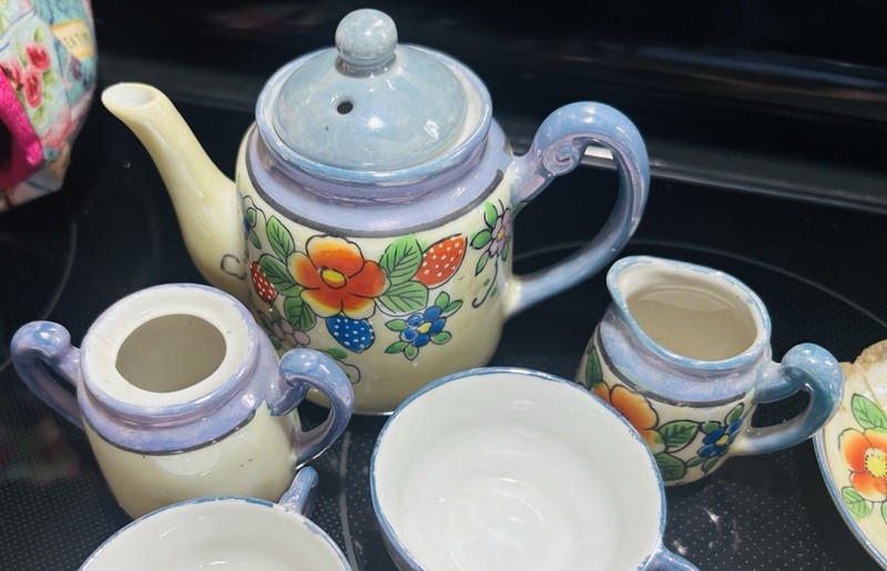 Small Child’s Porcelain Tea Set