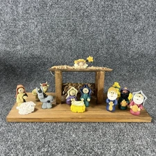 Vintage Clay Nativity Scene Set Manger 12 Figures Colorful Christmas Retro
