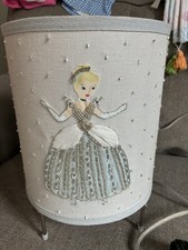 Pottery Barn Disney Cinderella Kinder Tischlampe mit Schirm siehe Bilder