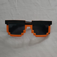 Gafas de sol para hombre Loot Crate 8 bits píxeles rectangulares naranja negro novedad