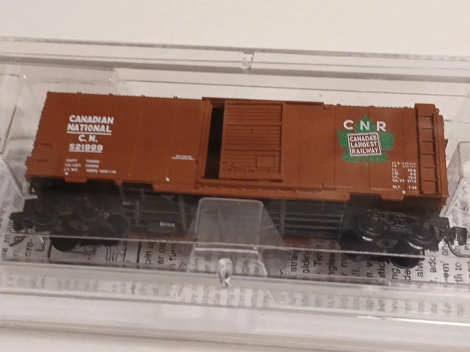 Z-Scale Canadian National 40' Standard Box Car Single Door Micro-Z 521999 - Image 4 of 4