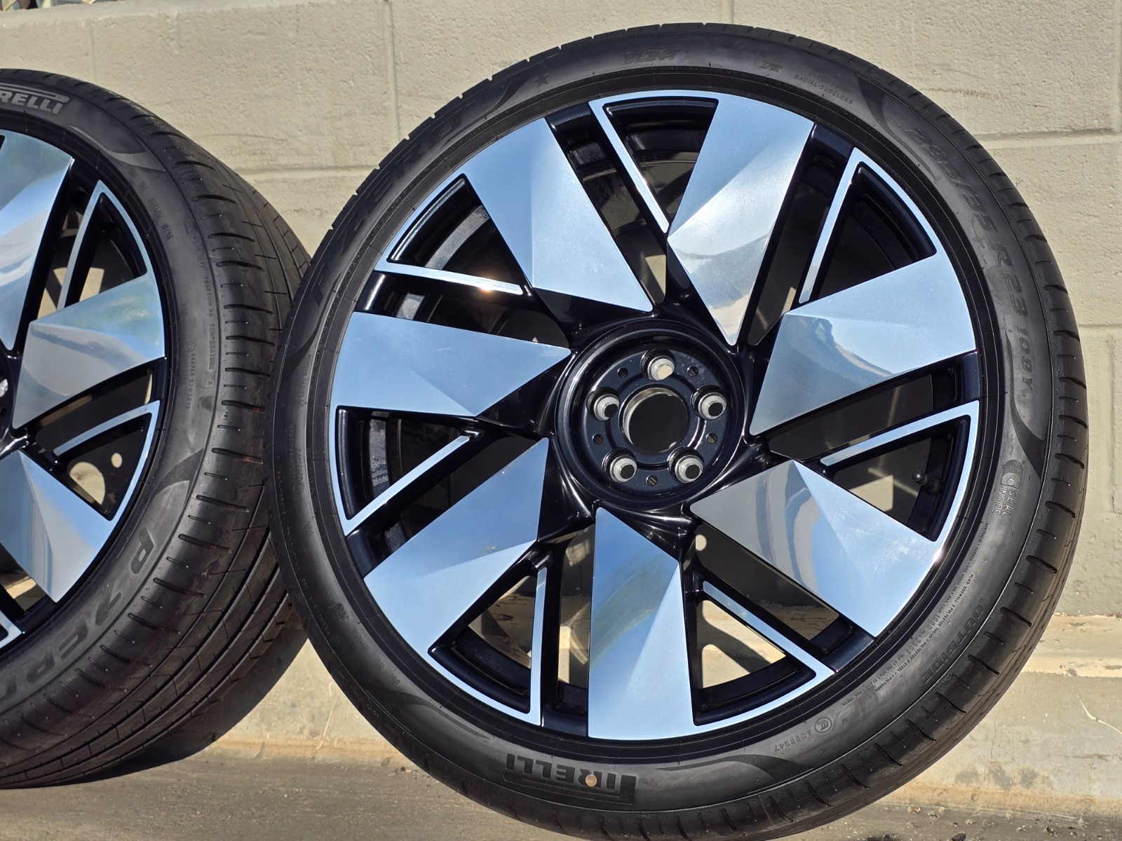 RARE:  23" Rolls Royce Cullinan OEM factory wheels & tires