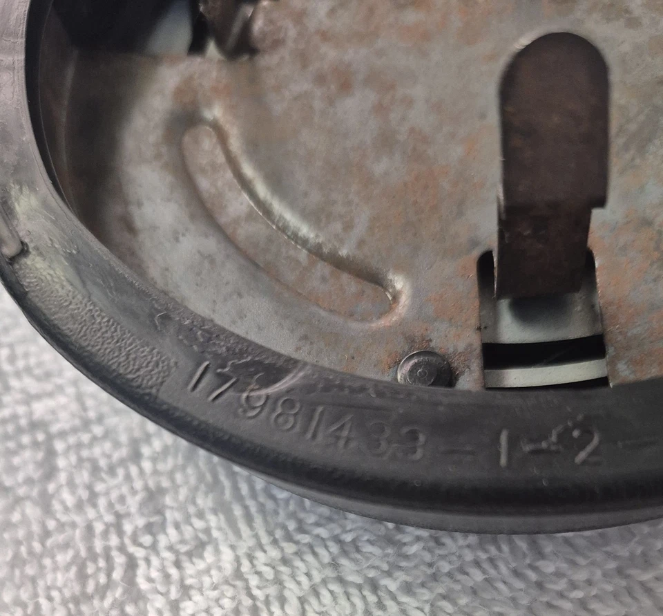 1986-93 Chevy S10, Blazer оригинальный руль гудок кнопка с проводом 17981433 - Изображение 4 из 4