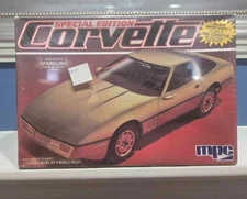 MPC Special Edition Sparkling Gold Metallic Corvette 1:25 Scale Model Kit 1-3724