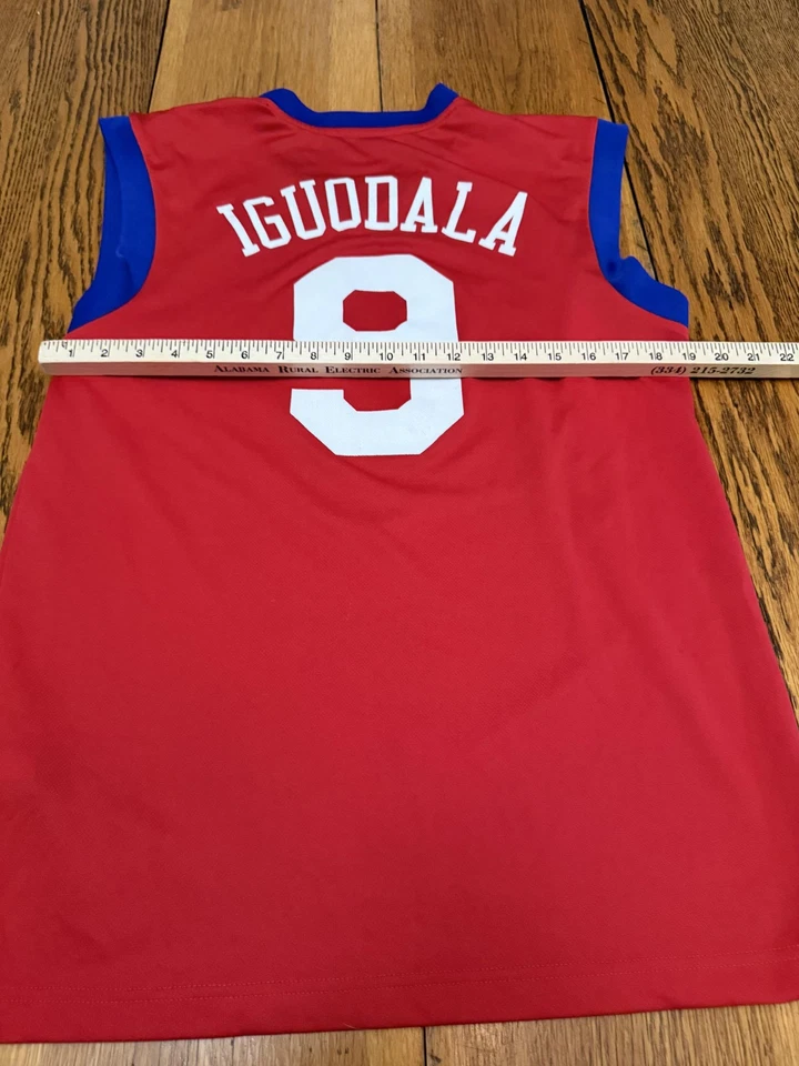 Camiseta Philadelphia 76ers Para Hombre Pequeña NBA Baloncesto Andre Iguodala Adidas 76ers Foto 4 de 4