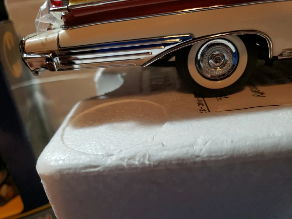 DANBURY MINT 1/24TH SCALE 1957 MERCURY TURNPIKE CRUISER!!! RED AND WHITE LOOK!!! - Image 4 of 4