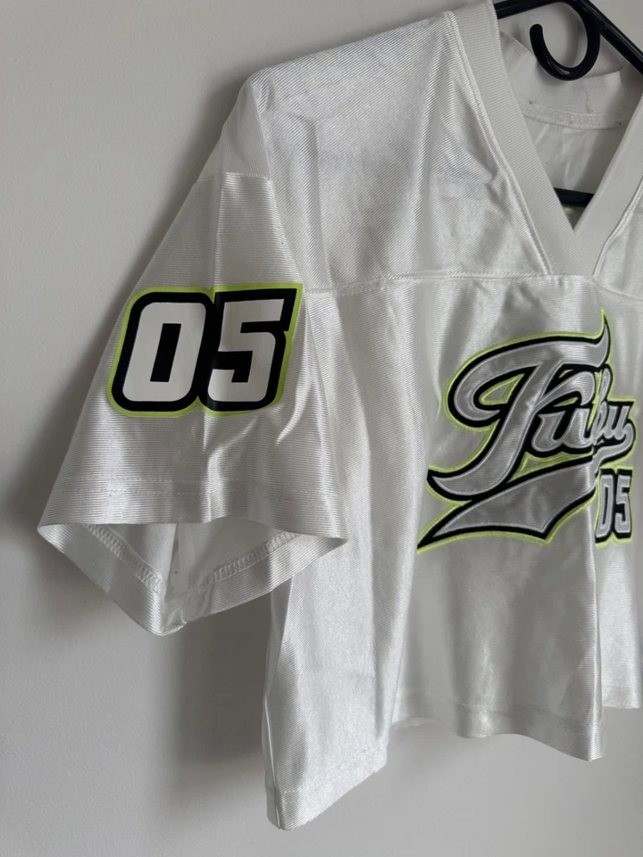 Camiseta feminina FUBU branca Fubu 05 crop top retrô Y2K hip hop anos 90 tamanho M - Imagem 3 de 4