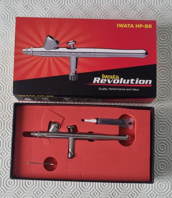 IWATA Revolution HP-BR 0,30mm Dual Action Airbrush Airbrush mit Netzteil