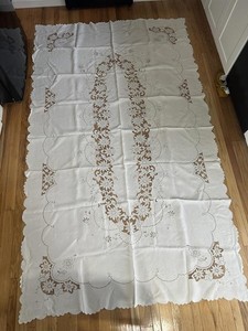 VTG Madeira Style Linen Tablecloth 66x110 Cutwork Floral 4 Napkins Richelieu