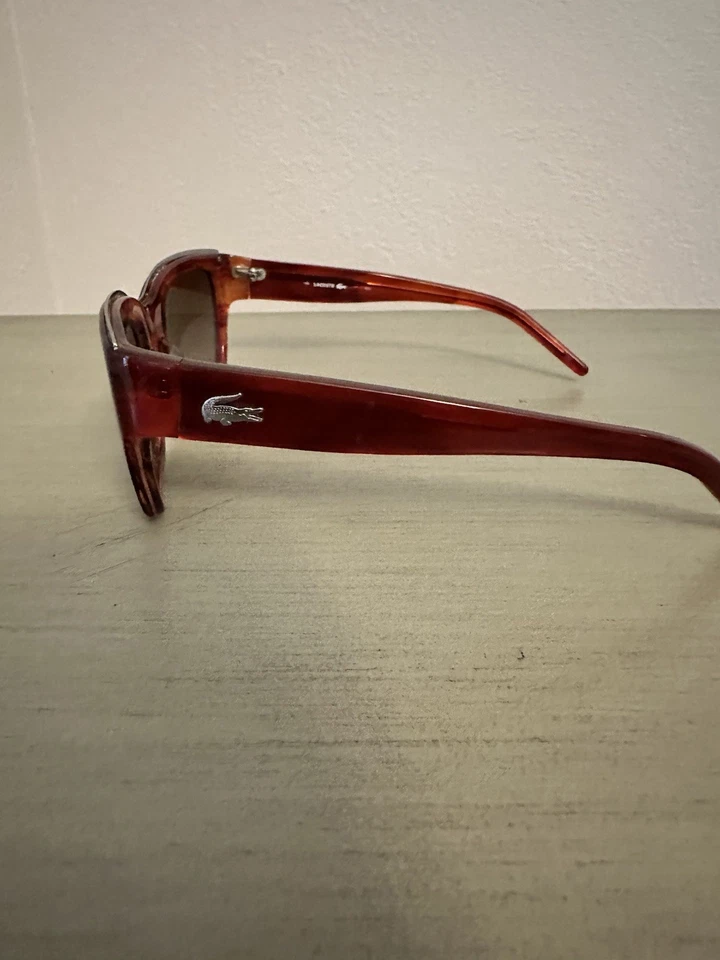 Gafas de sol rojas para mujer Lacoste Foto 2 de 4