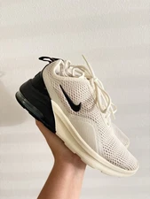 Nike Womens Air Max Motion 2 size 6