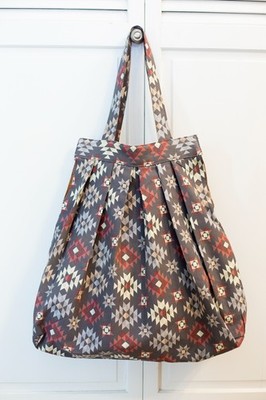 Handmade Tote bag for Women, medium weight fabric, 30/18in, with inside pockets