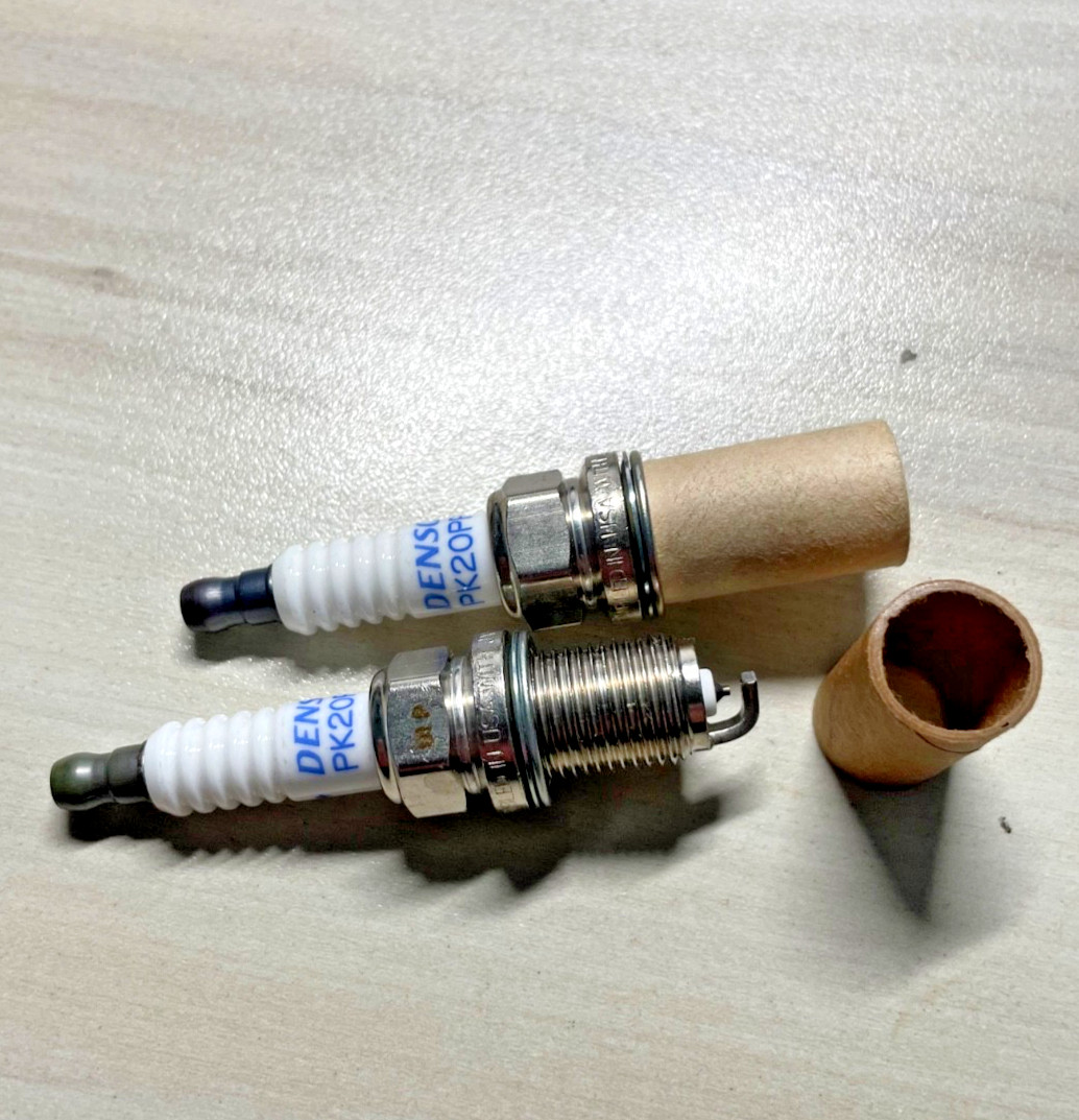 LOT OF 2 Spark Plugs- DENSO 3160 / PK20PR11
