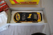 Darrell Waltrip 1 Pennzoil 1998 Monte Carlo Diecast Car Bank 1:24 Scale