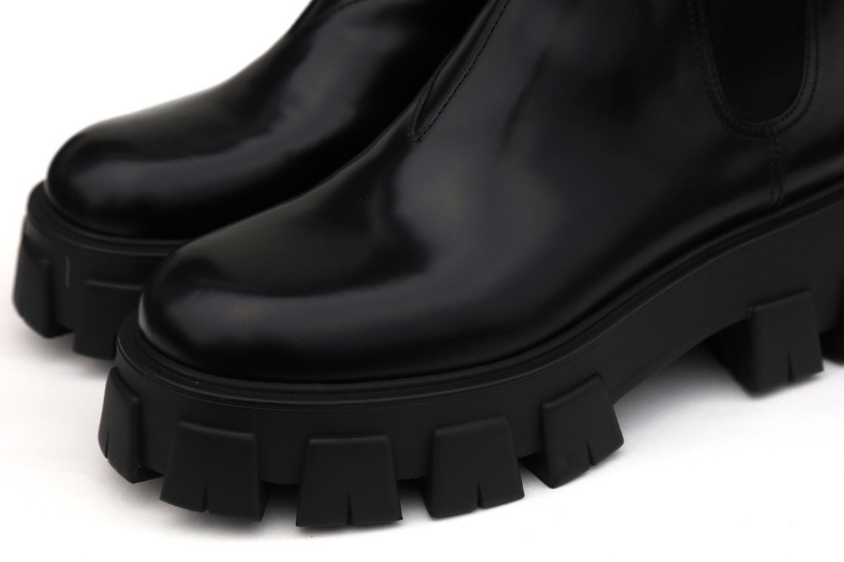 シューズ・サンダルその他 Prada Black Chelsea ankle boots in polished leather Prada Brushed Calf Leather Chelsea Boots | Saks Fifth Avenue