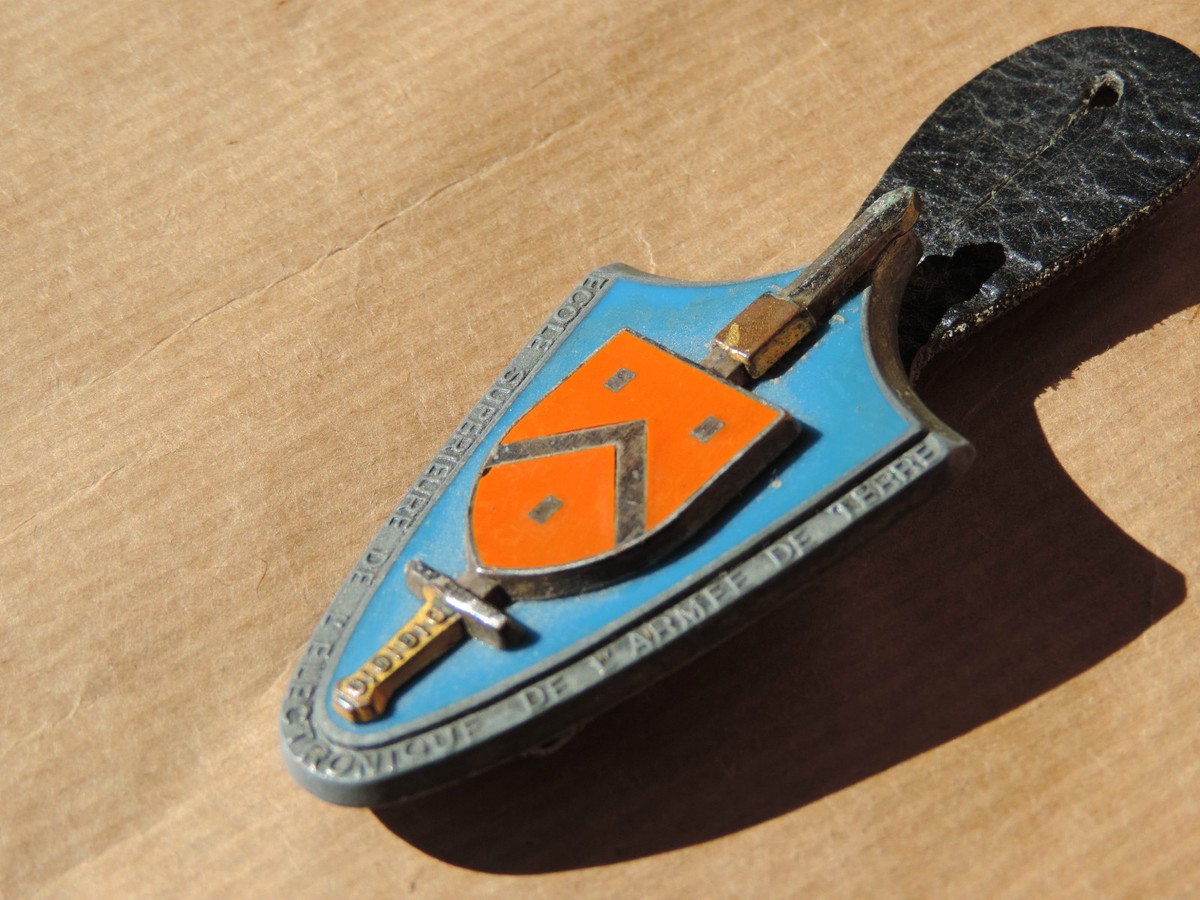 INSIGNE militaire Ecole armée de terre( c47) EUR 3,00 - FR