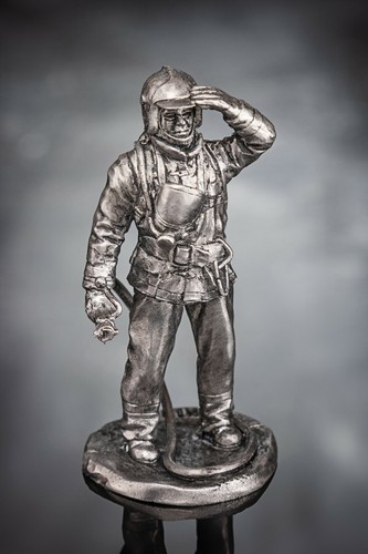 UnPainted Firefighter 1/32 Scale Metal 