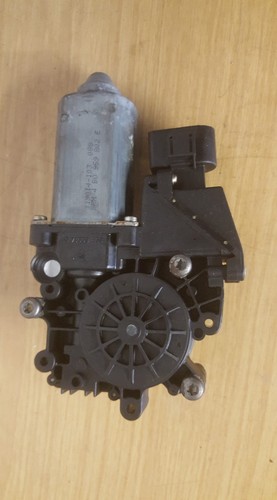 Audi A6 4B C5 2.5 TDI Fensterheber Motor 4B0959802E Vorne rechts / 96