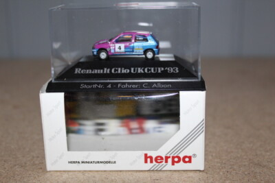 Herpa - 1:87 - 035798 - Renault Clio UK Cup 93 StartNr.4 Fahrer C. Albon  - OVP