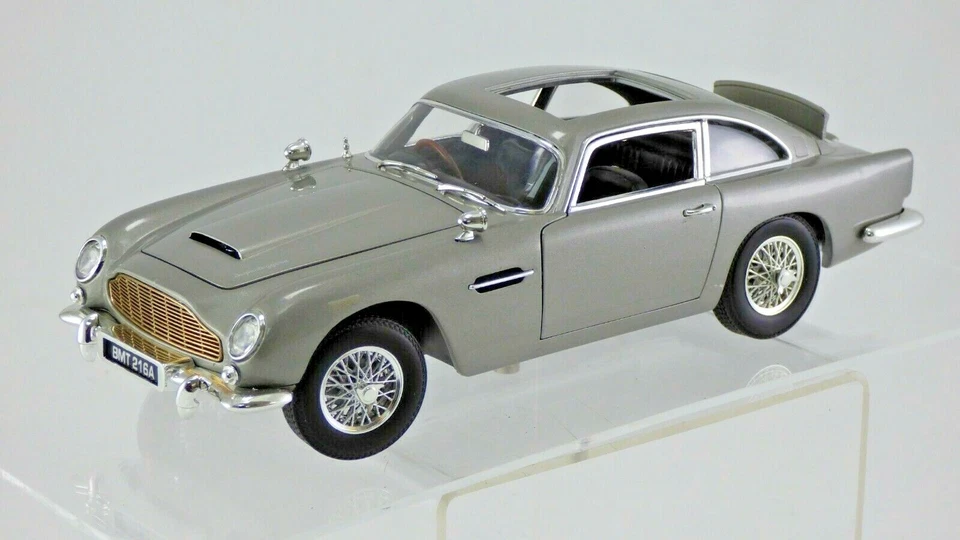 Aston Martin 1:18 DB5 Bond 007 Gadgets Armas Versão 1965 Brinquedo Modelo Carro Craig - Imagem 4 de 4
