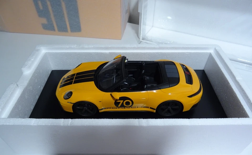 Porsche 911 (992) Spirit 70 SIGNAL ORANGE BLACK 1/18 WAP0210520SGTS by Spark - Immagine 2 di 4