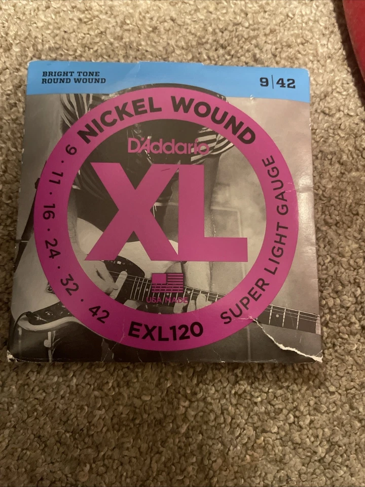 Guitarra Eléctrica Squier Fender Stratocaster Rojo Cereza Foto 2 de 4