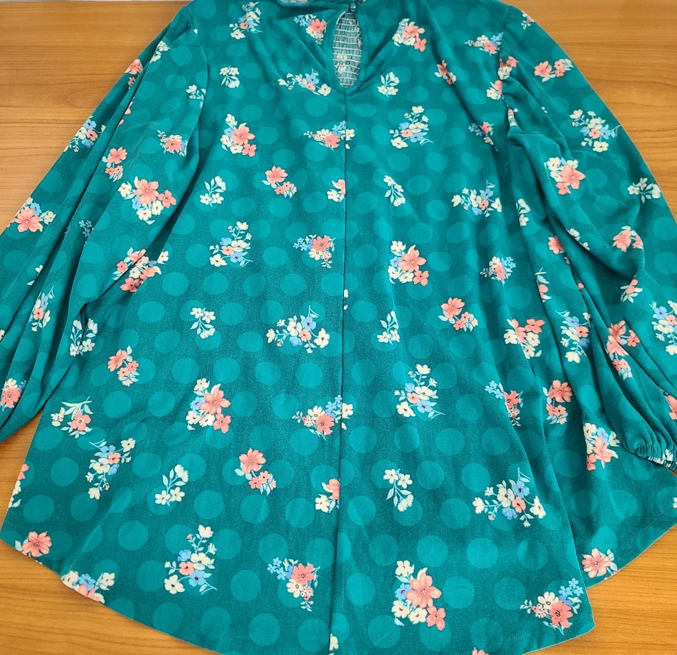 Blusa Lularoe Manga Corta Estampado Floral Fluida Relajada Manga Corta Talla M Foto 4 de 4