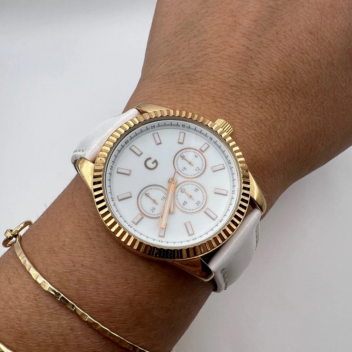 Guess Gold Tone Chronograph Watch White Leather Strap Fluted  display picture 2