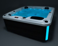 HOT TUB SPRITZ 6 SEAT LUXURY CANADIAN GECKO 13AMP PLUG AND PLAY SPA MUSIC NEW