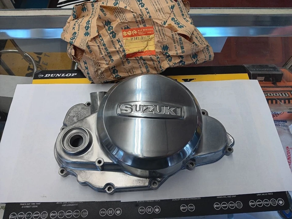НОВАЯ ИЗ СТАРЫХ ЗАПАСОВ КРЫШКА СЦЕПЛЕНИЯ SUZUKI RL250 1974-1975 TS250 1974-1976 11341-30000, 11341-30001 - Изображение 3 из 4