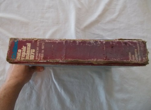 Chilton's auto repair manual 1975 - American cars from 1968 to 1975 HC - Picture 2 of 6