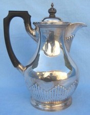 A Fine Walker & Hall 1909 English Sterling Silver Fine Teapot