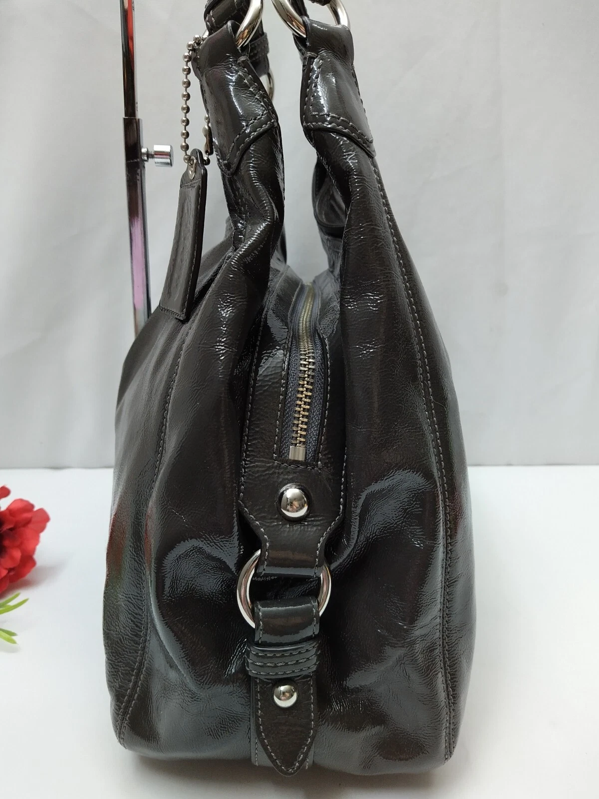 Borsa a tracolla Coach Maggie grigio lucido in pelle verniciata 3 scomparti borsa