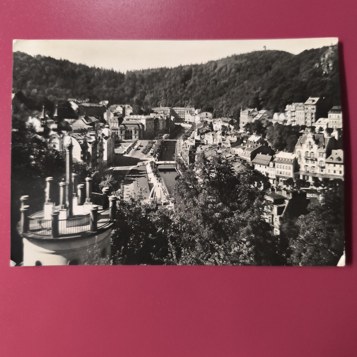KARLOVY VARY - CARTOLINA BIANCO E NERO SPEDITA CON FRANCOBOLLO TIMBRATO