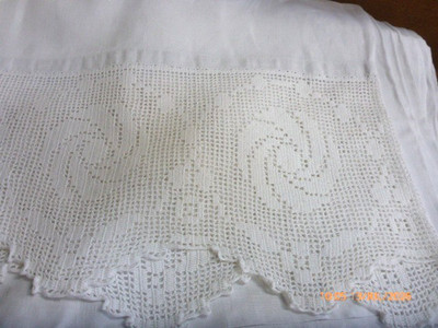  Antikes irisches Leinen Bettlaken mit Häkeldetail 76'' x 104''