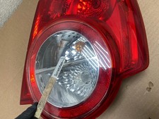LUZ TRASERA LH IZQUIERDA PARA CHEVROLET AVEO5 2009-2011 | DIRECTA (DOT/SAE) | INCLUYE BOMBILLAS | LARGA DURACIÓN