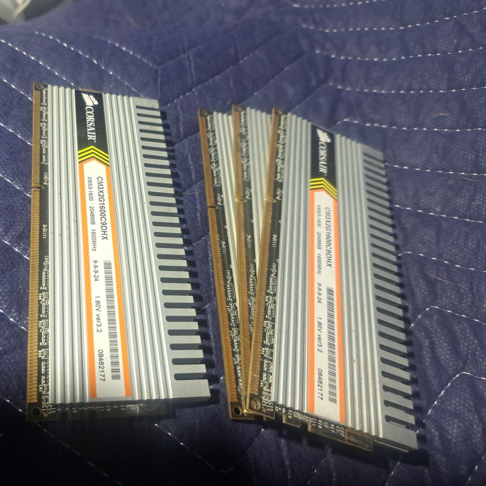 Corsair XMS3 DDR3 RAM module - Image 2 of 3