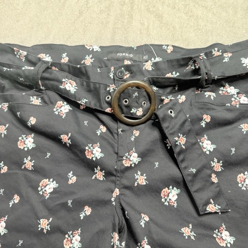 Torrid Shorts Sz 26 Floral Sateen Stretch 4 Belted Dressy Silky Black Cuffed - Picture 4 of 13