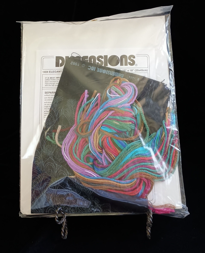 Dimensions Crewel Stickpackung Elegant Peacock Neu Versiegelt! Linda K. Powel - Bild 2 von 6