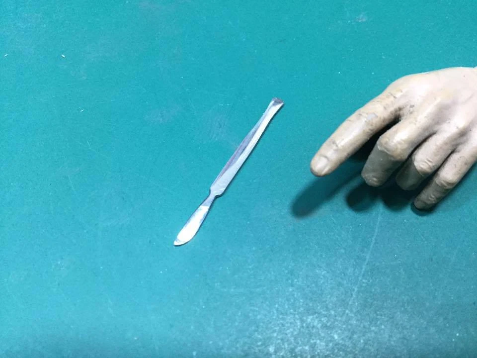 Custom Made 1/6 Scale Dexter's Scalpel from the TV Show "Dexter"  - Image 3 of 3